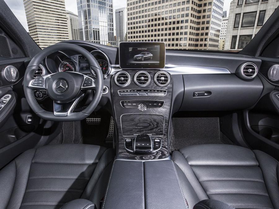  Mercedes-Benz C300 4Matic AMG Line 2015 года  (US) (фото 17 из 23)